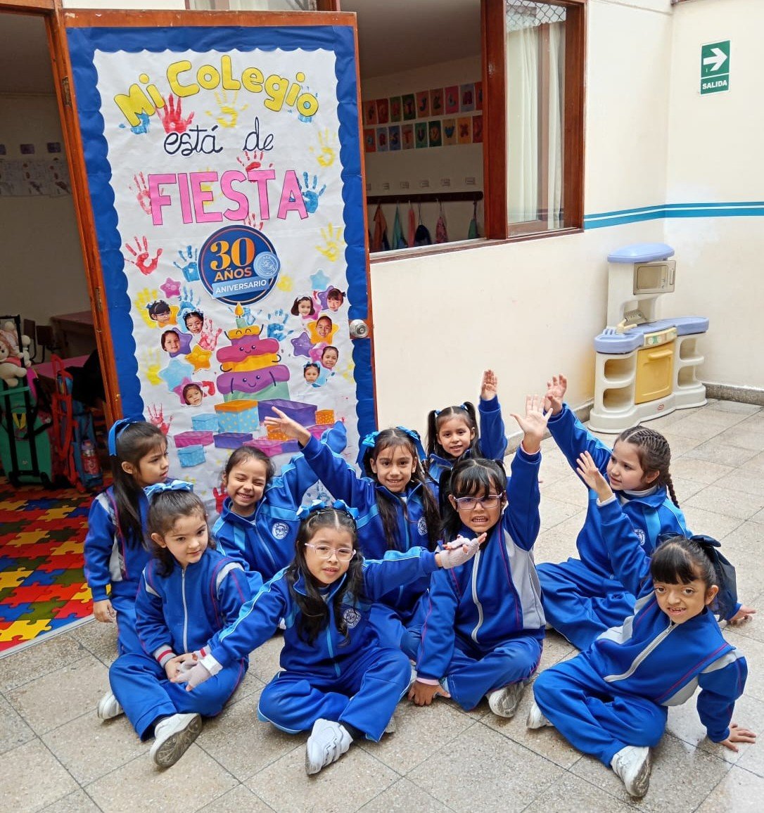 Alumnas del Colegio Frances Mary Buss aprendiendo inglés en el aula